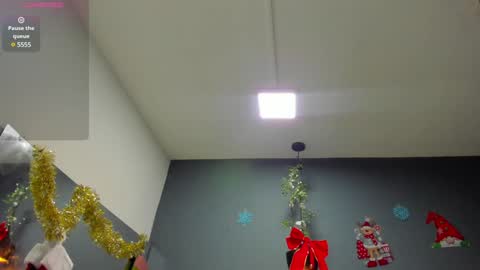 HANNAH MILLER online show from December 24, 11:06 am