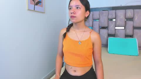 hannah_stuart online show from February 4, 1:06 pm