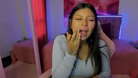 hannah_swet online show from November 12, 12:05 pm