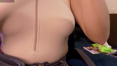 Snapshot of hannah_williams1 chatting on February 6, 3:00 am Hannah Williams online show from February 6, 3:00 am