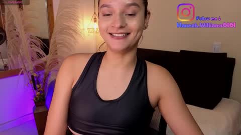 Snapshot of hannah_williams1 chatting on February 24, 11:03 pm Hannah Williams online show from February 24, 11:03 pm