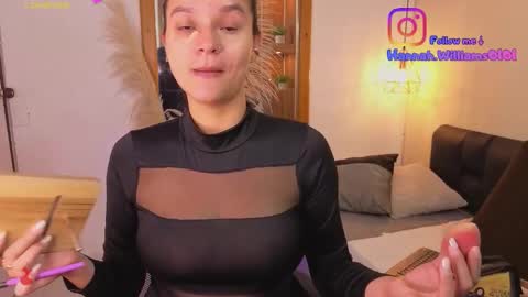 Snapshot of hannah_williams1 chatting on February 27, 3:06 am Hannah Williams online show from February 27, 3:06 am