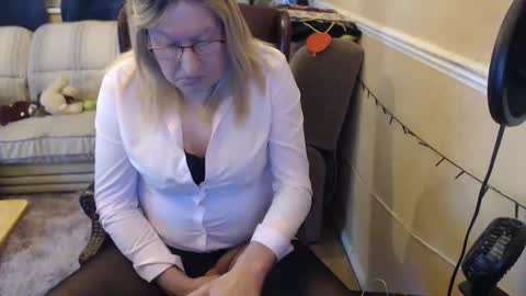 hannahcd57 online show from March 22, 2:04 am