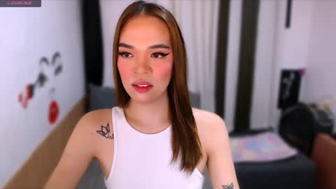 HANNAH online show from April 25, 1:36 pm