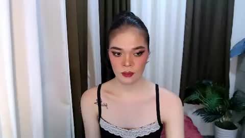 HANNAH online show from May 11, 3:07 pm