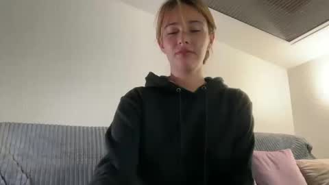 Snapshot of hannahinto chatting on October 13, 3:45 pm hannahinto online show from October 13, 3:45 pm