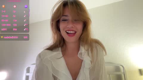 Snapshot of hannahinto chatting on October 16, 3:46 pm hannahinto online show from October 16, 3:46 pm