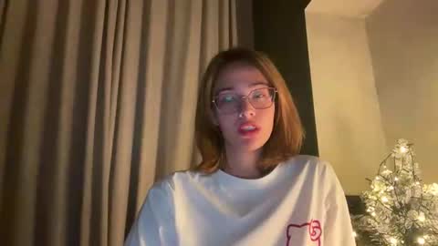 Snapshot of hannahinto chatting on December 15, 5:12 am hannahinto online show from December 15, 5:12 am