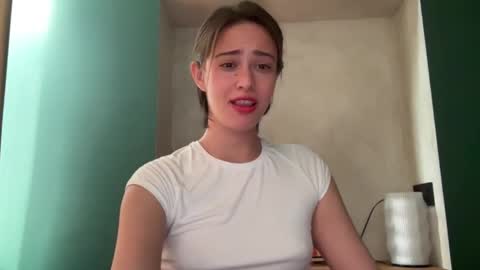 hannahinto online show from March 12, 9:48 am