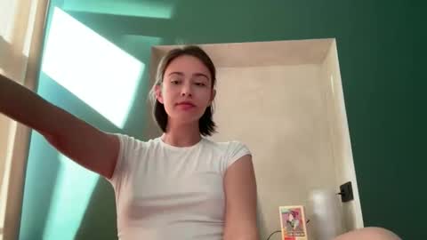 hannahinto online show from April 9, 11:15 am