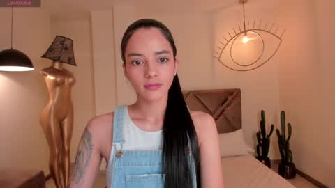 HANNAH J online show from December 6, 5:33 pm