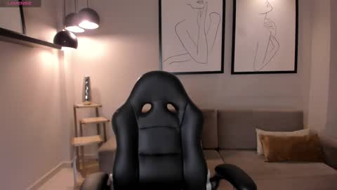 HANNAH J online show from March 3, 5:39 pm