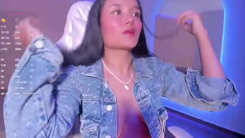 Snapshot of hannahmonttgomery chatting on February 9, 4:44 pm hannahmonttgomery Help me reach 100 Hands up online show from February 9, 4:44 pm