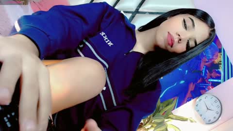 hannahsmit_ online show from December 29, 2:17 am