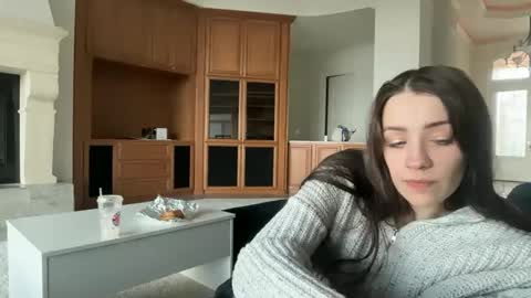 Hannah Taylor online show from February 18, 10:50 pm