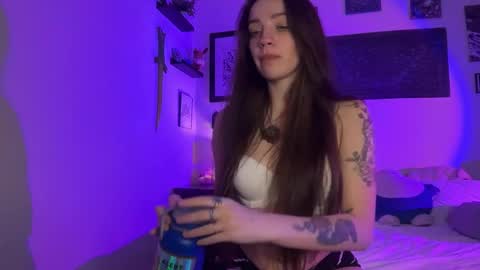 Hannah Taylor online show from February 23, 1:36 am