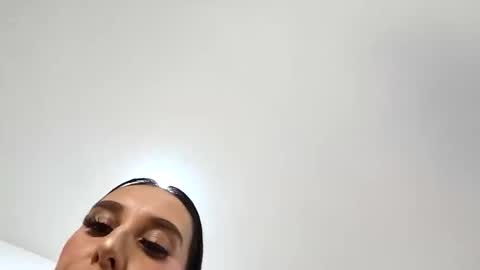 Hannajohnsonn online show from October 10, 9:25 pm
