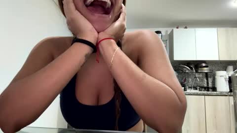 Snapshot of hannakoff chatting on October 30, 2:35 am hannakoff online show from October 30, 2:35 am