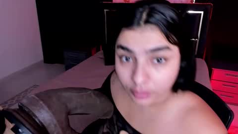 Hannasscott online show from September 17, 11:45 am