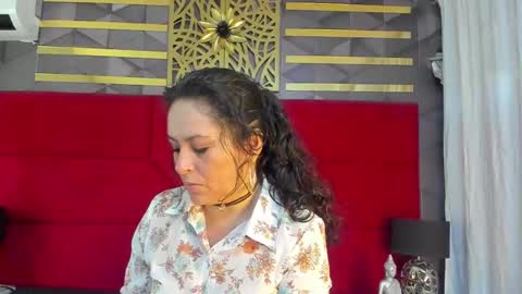 Snapshot of hanny_milf_ chatting on January 15, 11:21 am HANNY online show from January 15, 11:21 am