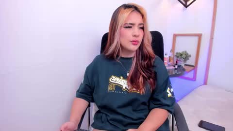 Snapshot of hannybelle__ chatting on December 2, 2:23 pm Hanny online show from December 2, 2:23 pm