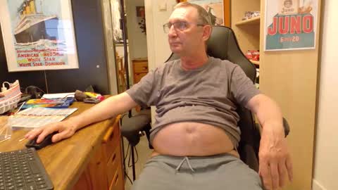 Snapshot of hansi63 chatting on June 3, 10:26 pm charly online show from June 3, 10:26 pm