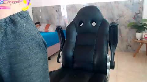 hanz_col online show from October 31, 12:06 pm