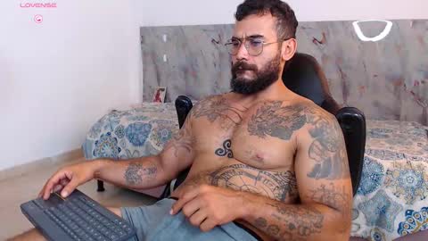 hanz_col online show from December 5, 10:46 am