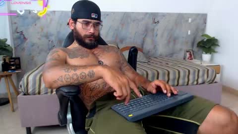 hanz_col online show from April 19, 11:18 pm