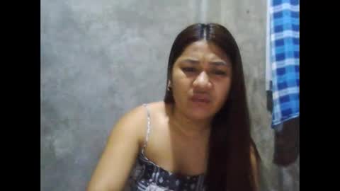 Snapshot of happy00725310 chatting on December 23, 10:33 pm happy00725310 online show from December 23, 10:33 pm