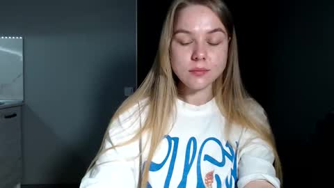 happy_fox_ online show from April 2, 7:55 pm