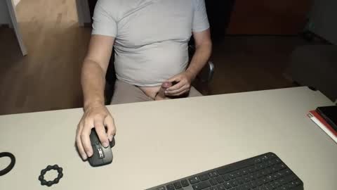 Snapshot of happybugger chatting on September 15, 5:13 pm Cum for you online show from September 15, 5:13 pm