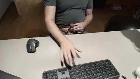 Snapshot of happybugger chatting on November 15, 8:33 am Cum for you online show from November 15, 8:33 am