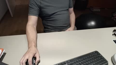 Snapshot of happybugger chatting on November 16, 5:29 pm Cum for you online show from November 16, 5:29 pm