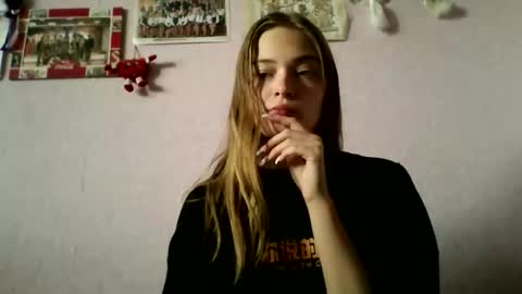 happyemily  online show from November 10, 9:30 am