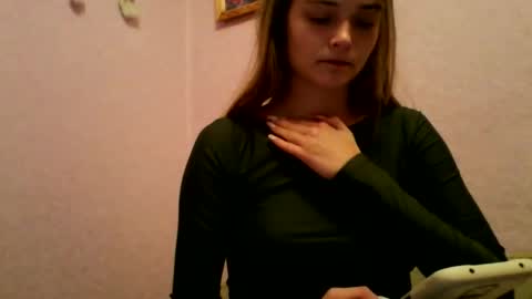 happyemily  online show from November 11, 7:25 pm