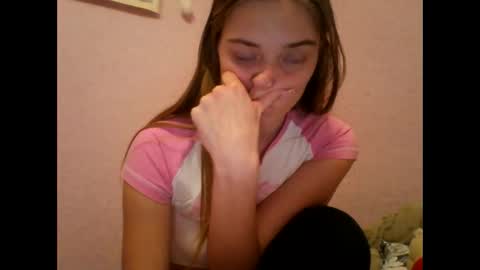 happyemily  online show from February 19, 9:33 pm