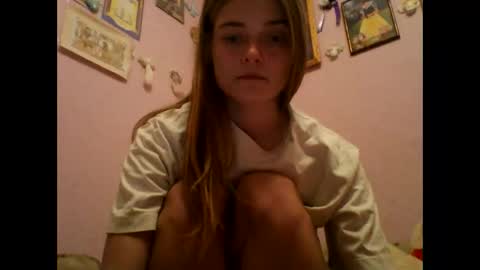 happyemily  online show from February 23, 9:23 pm