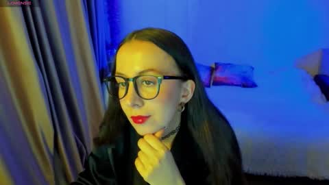 Stephanie online show from December 4, 8:28 pm