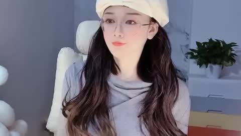 Snapshot of happysweetie168 chatting on December 9, 2:06 pm Daisy online show from December 9, 2:06 pm