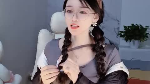 Snapshot of happysweetie168 chatting on December 14, 3:29 am Daisy online show from December 14, 3:29 am