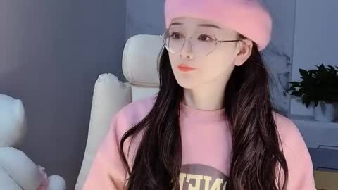 Snapshot of happysweetie168 chatting on December 14, 3:36 pm Daisy online show from December 14, 3:36 pm