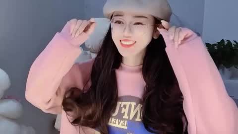 Snapshot of happysweetie168 chatting on December 17, 2:00 pm Daisy online show from December 17, 2:00 pm