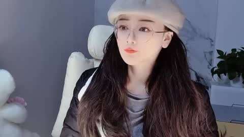 Snapshot of happysweetie168 chatting on December 22, 2:06 pm Daisy online show from December 22, 2:06 pm