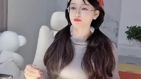 Snapshot of happysweetie168 chatting on February 19, 3:39 am Daisy online show from February 19, 3:39 am