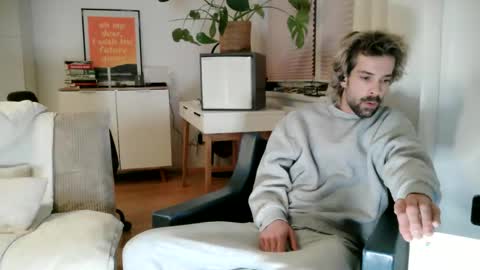 Chris online show from October 19, 5:13 pm