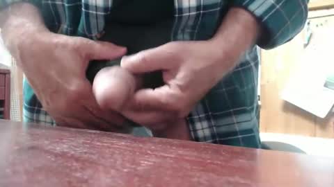 Snapshot of hardbuns chatting on November 10, 5:39 am Brad online show from November 10, 5:39 am