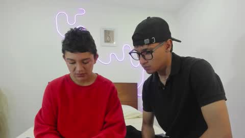 Snapshot of hardcoreheat_ind chatting on February 15, 11:01 pm kade and demi independent models online show from February 15, 11:01 pm