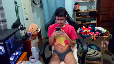 Snapshot of harddmikee chatting on February 9, 10:52 am harddmikee online show from February 9, 10:52 am