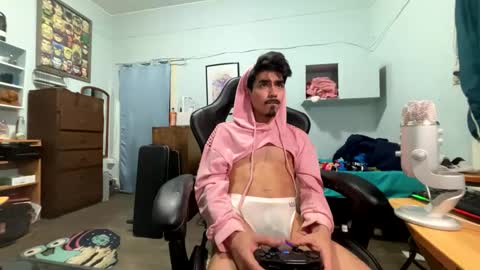 Snapshot of harddmikee chatting on February 15, 6:21 am harddmikee online show from February 15, 6:21 am